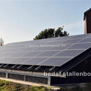 opslagruimte dak met zonnepanelen